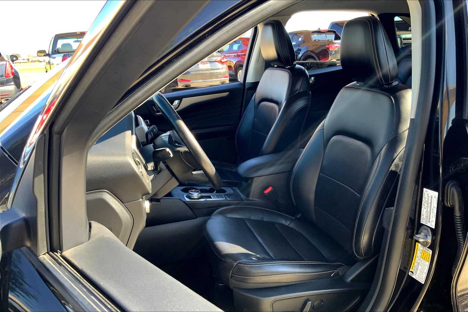 2022 Ford Escape SEL photo 7