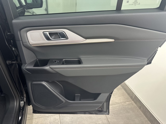 2025 Ford Explorer photo 30