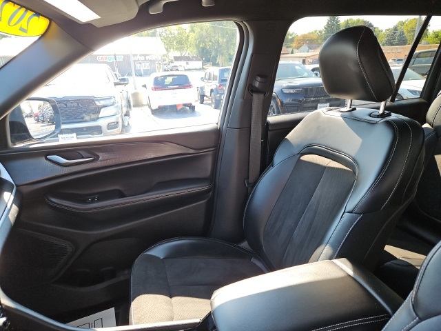 2023 Jeep Grand Cherokee Altitude photo 31