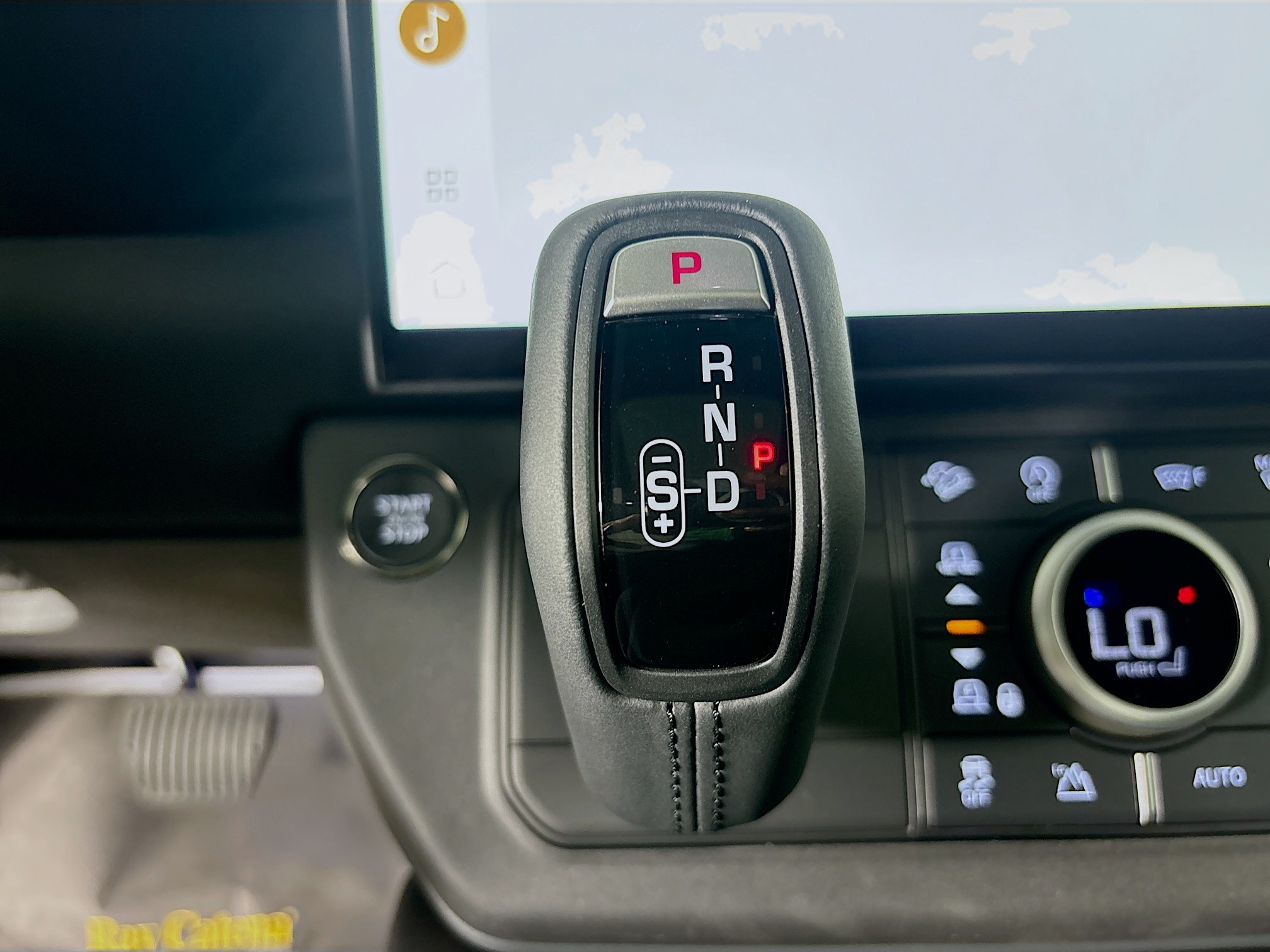 2026 Land Rover Defender 110 S photo 19