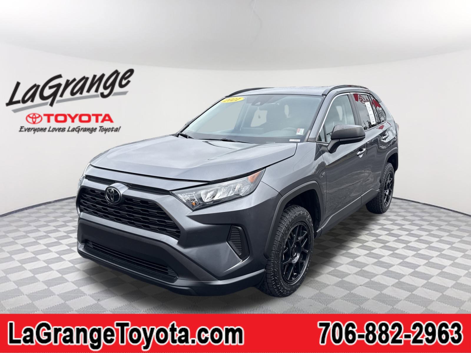 2021 Toyota RAV4 LE's photo