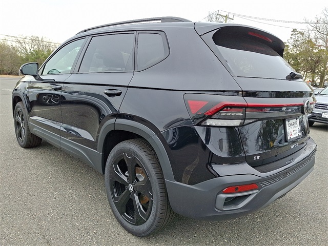 2025 Volkswagen Taos SE photo 3