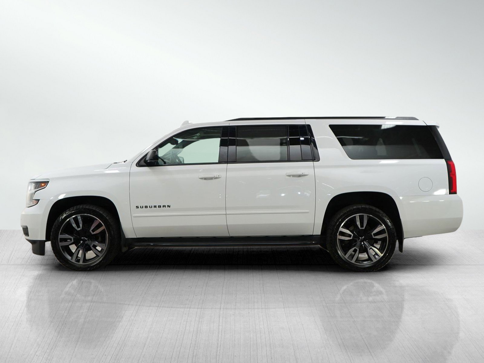 Used 2018 Chevrolet Suburban Premier with VIN 1GNSKJKC6JR255241 for sale in Bloomington, Minnesota