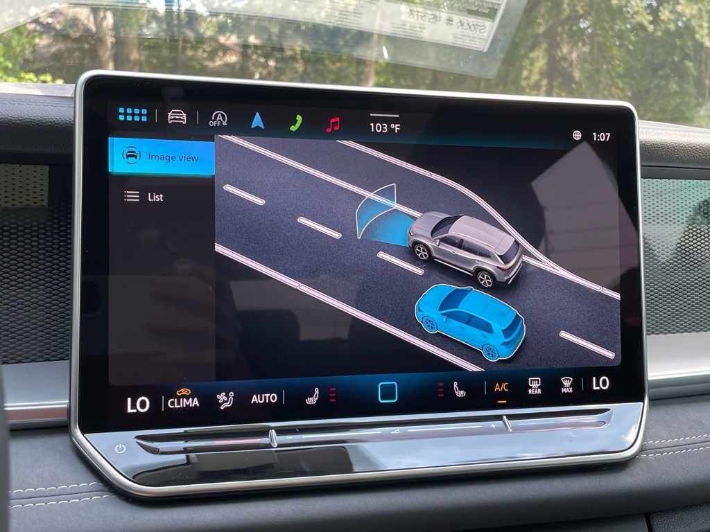 2025 Volkswagen Tiguan SE photo 9