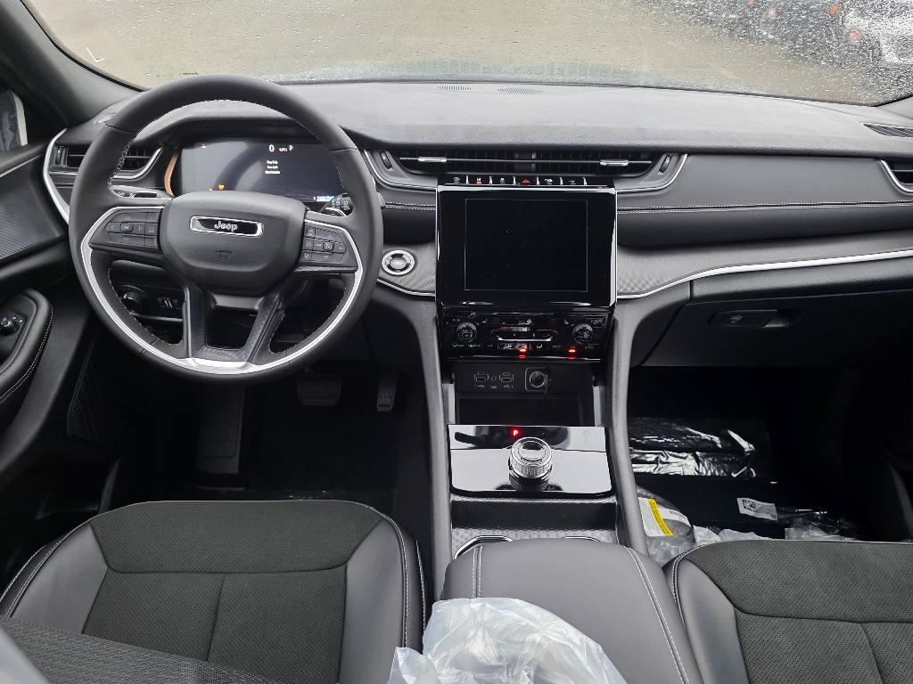 2025 Jeep Grand Cherokee Altitude X photo 2