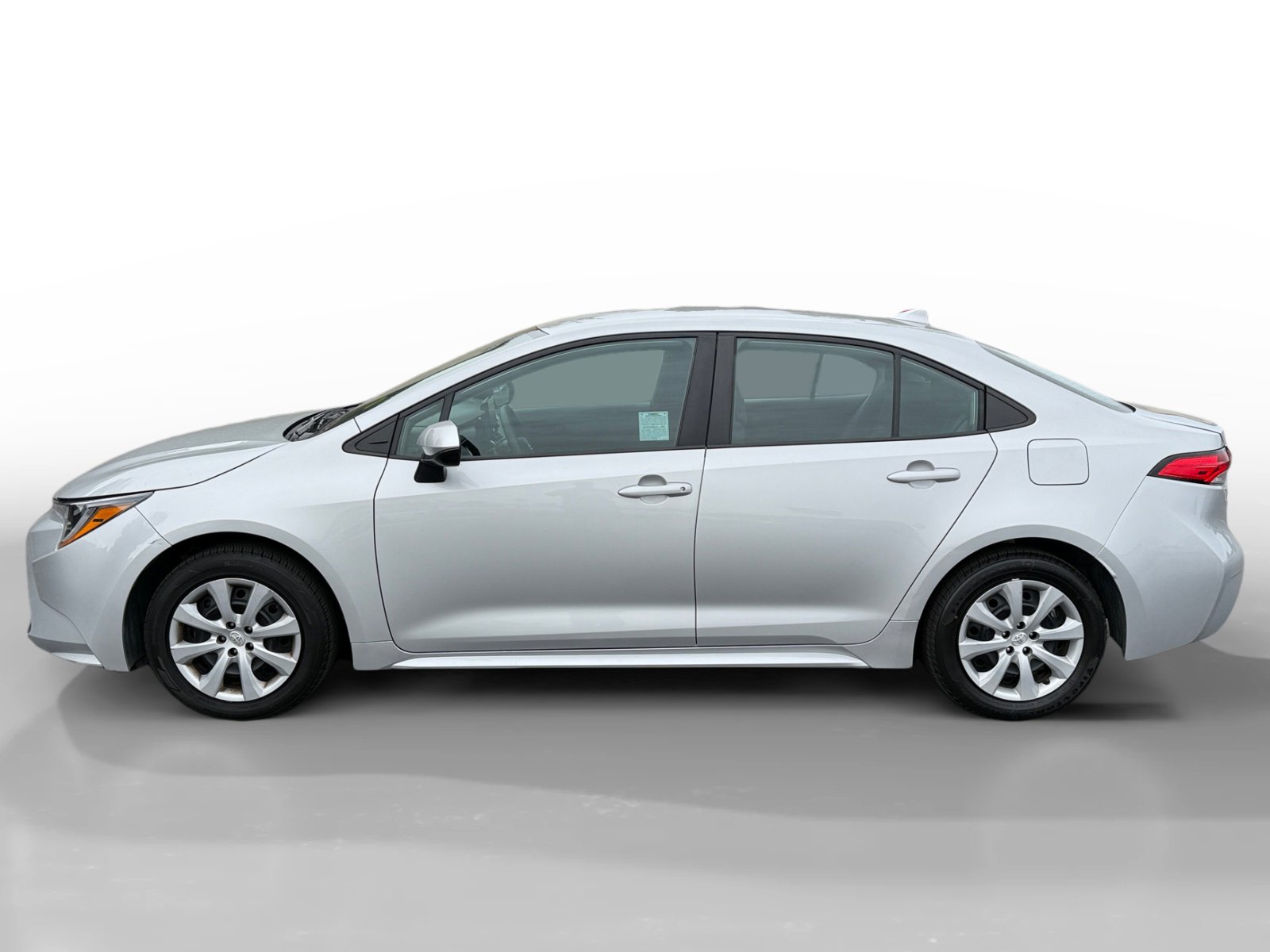 2022 Toyota Corolla LE photo 2