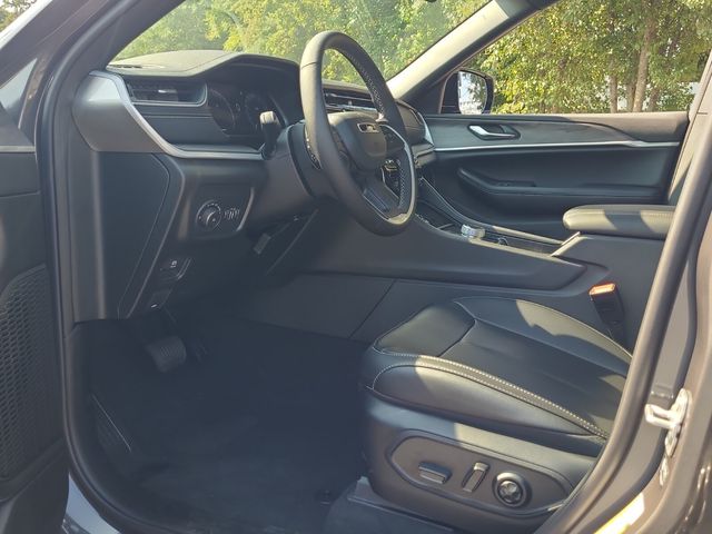 2025 Jeep Grand Cherokee Limited photo 5