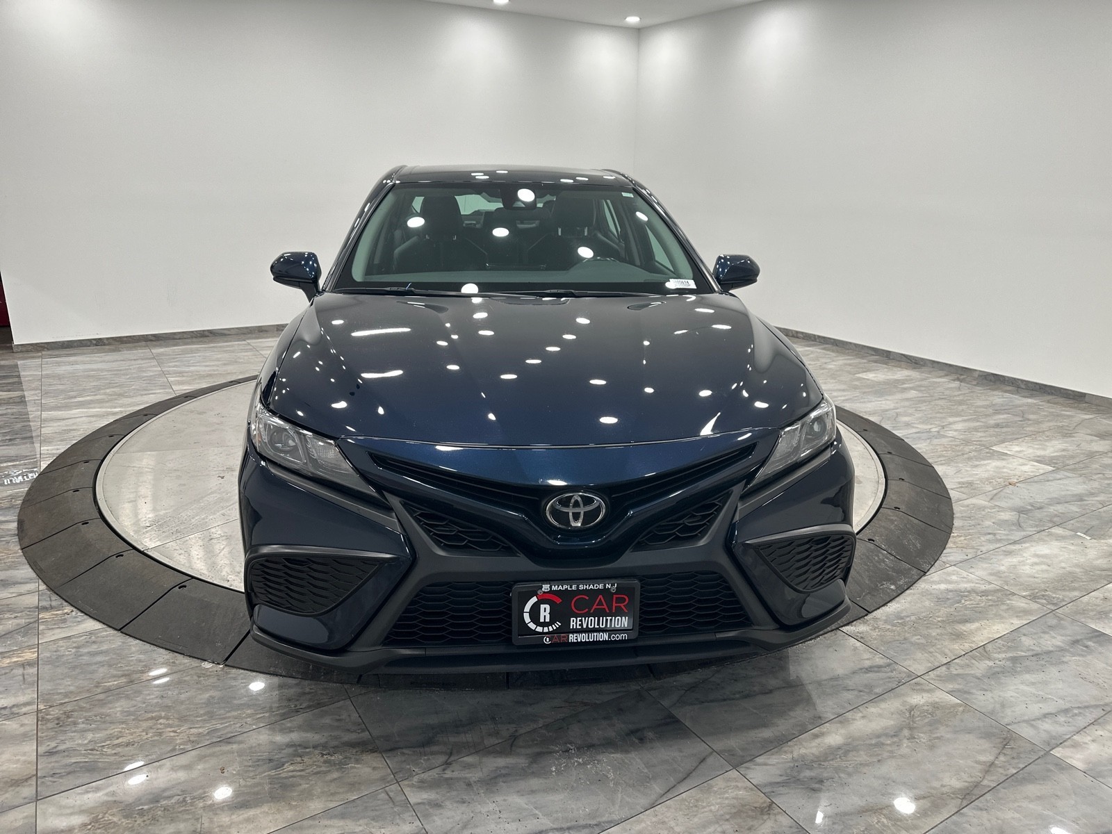 2021 Toyota Camry SE photo 2