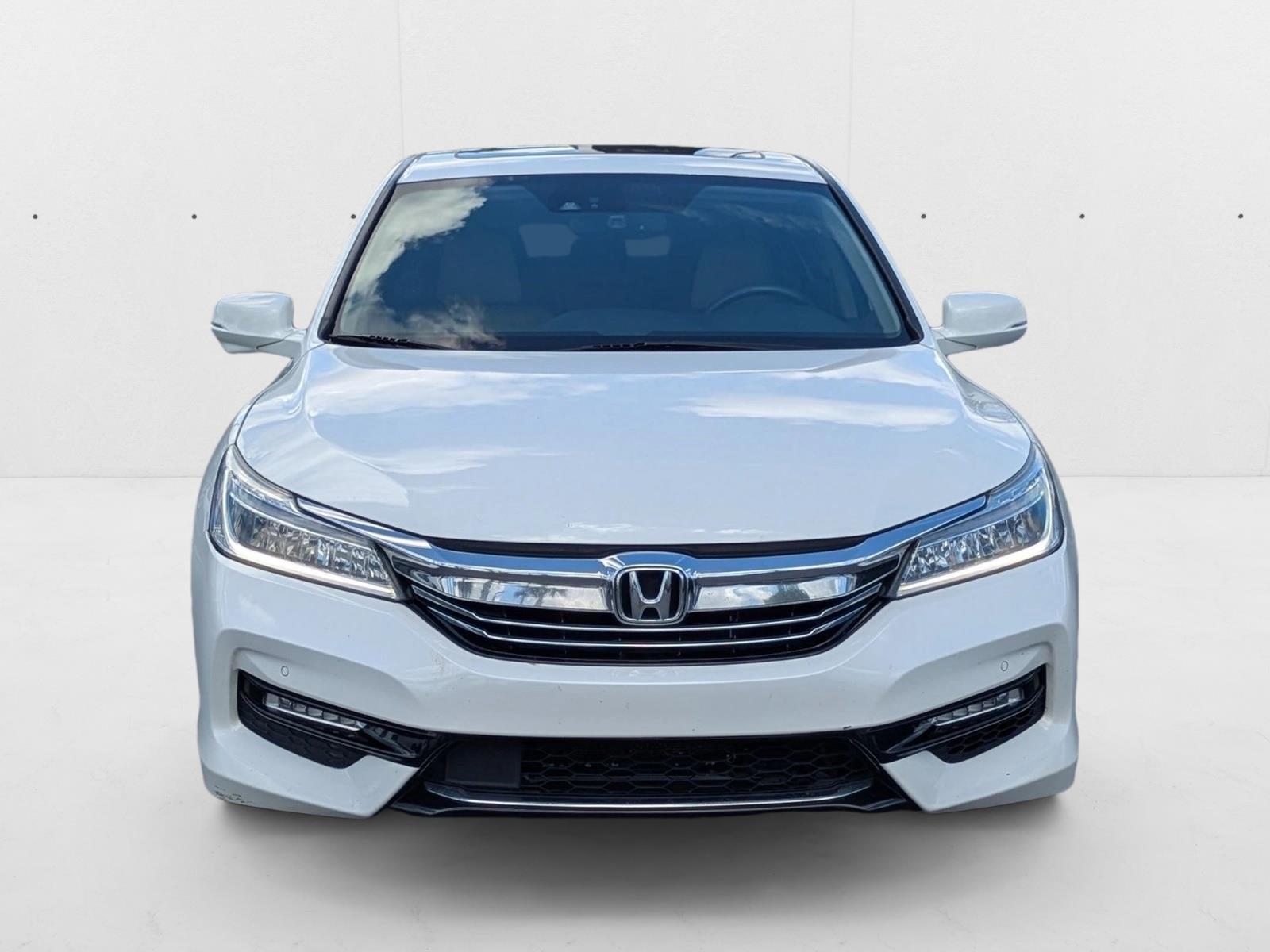 2017 Honda Accord Hybrid Touring photo 2