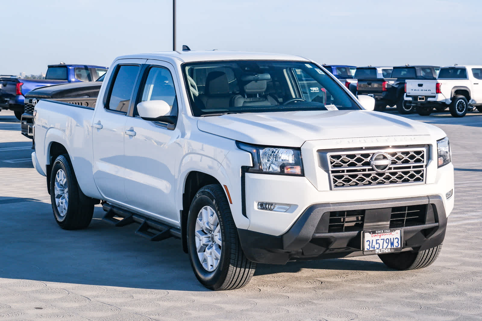 2023 Nissan Frontier SV photo 3