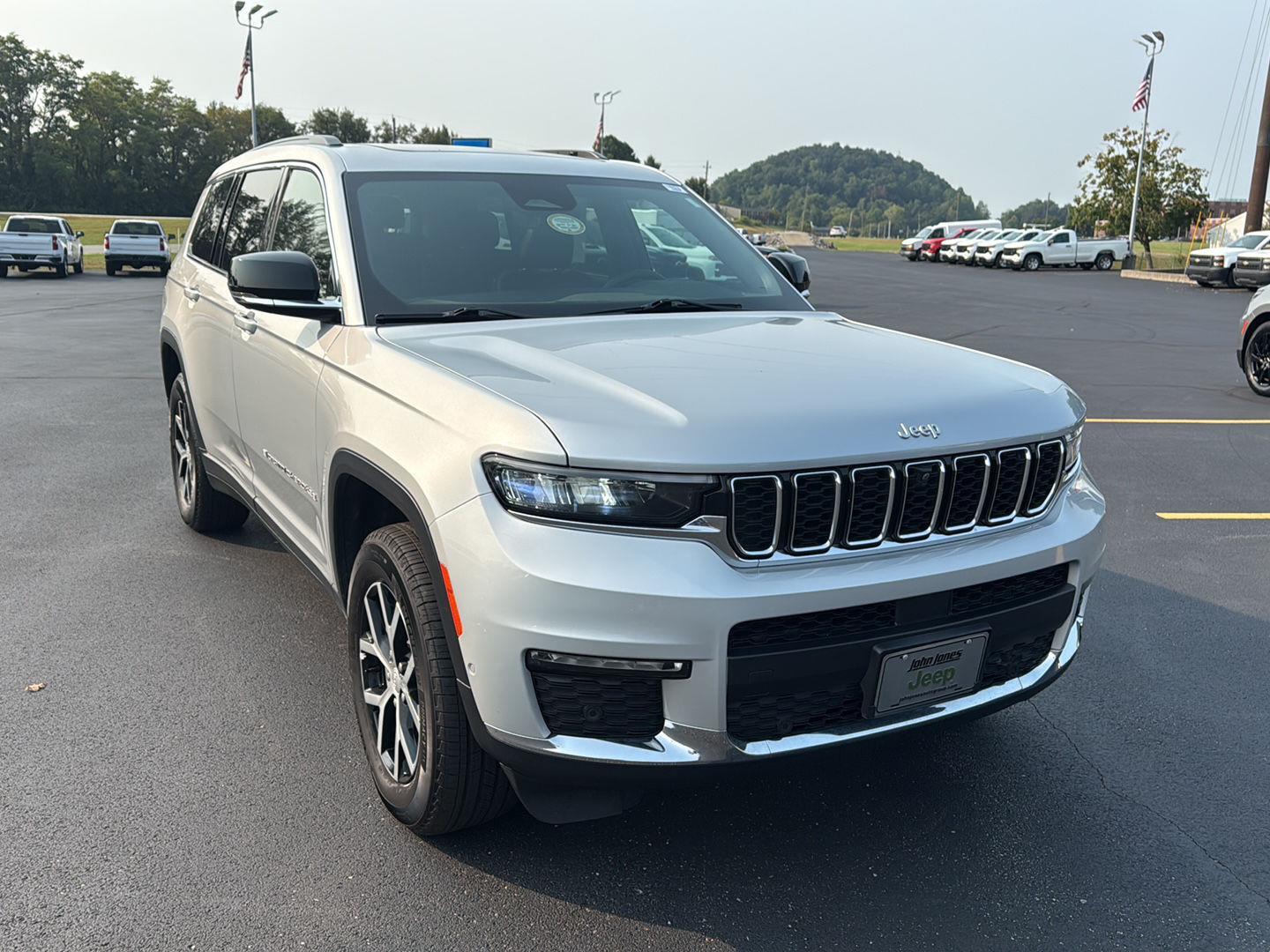 2024 Jeep Grand Cherokee Limited photo 2
