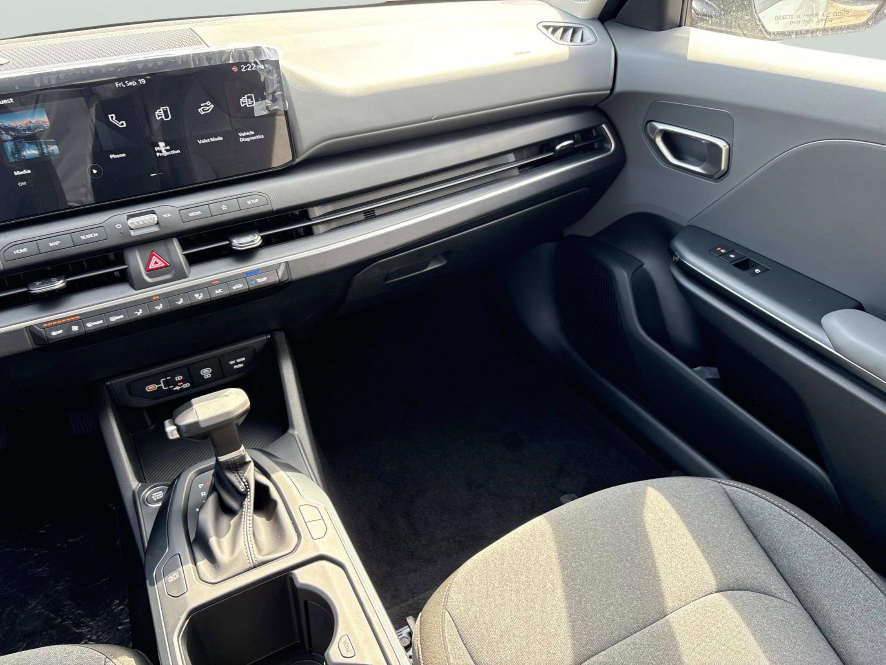 2025 Kia K4 LXS photo 12