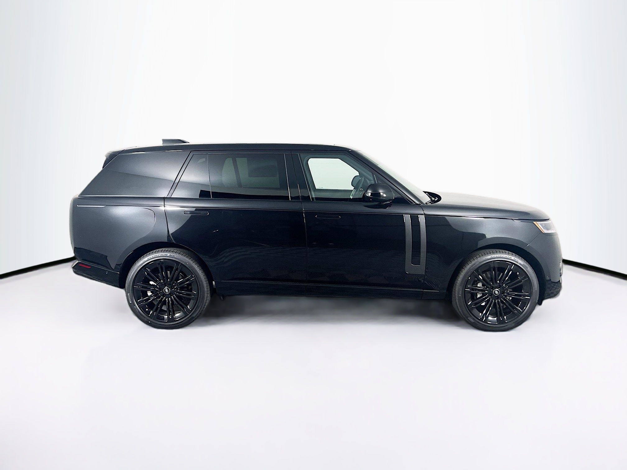 2025 Land Rover Range Rover SE photo 2