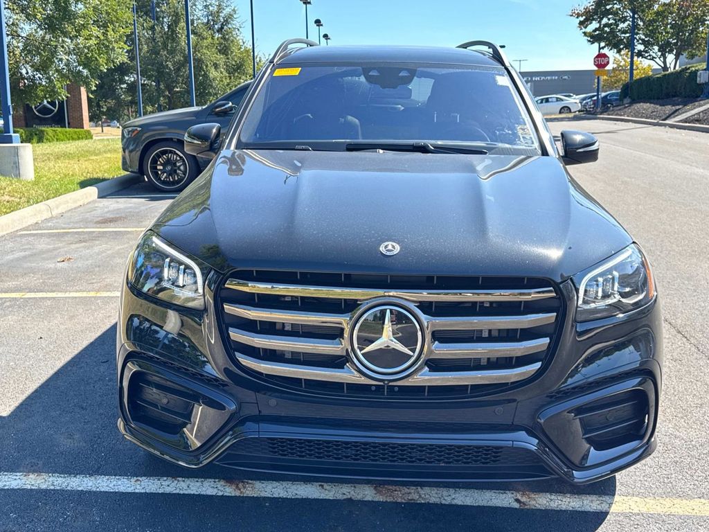 2025 Mercedes Benz GLS 580 4MATIC photo 8