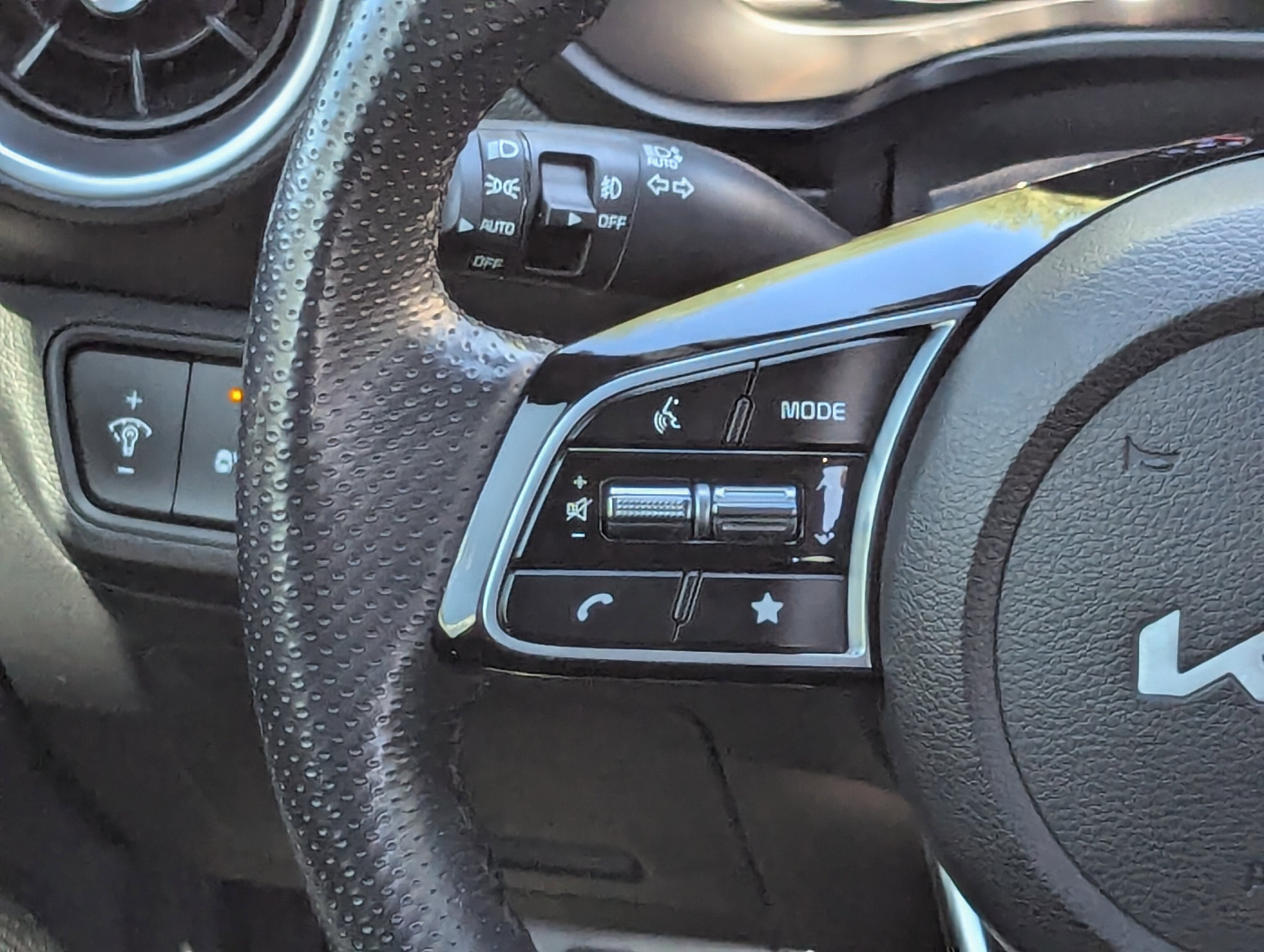 2023 Kia Forte GT-Line photo 3