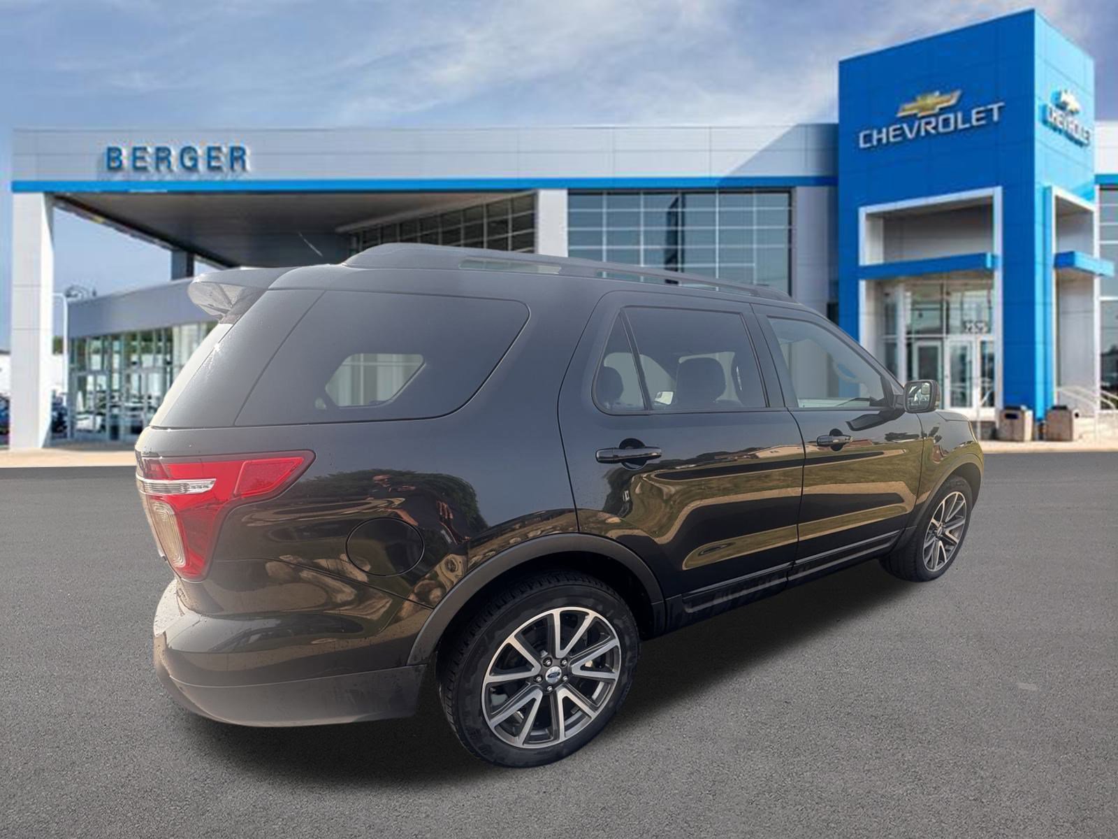 Used 2015 Ford Explorer XLT with VIN 1FM5K8D89FGA01884 for sale in Grand Rapids, MI
