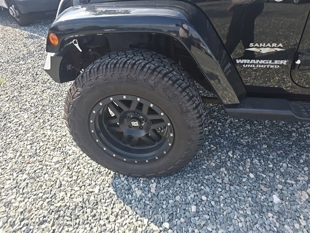 2015 Jeep Wrangler Unlimited Sahara photo 16