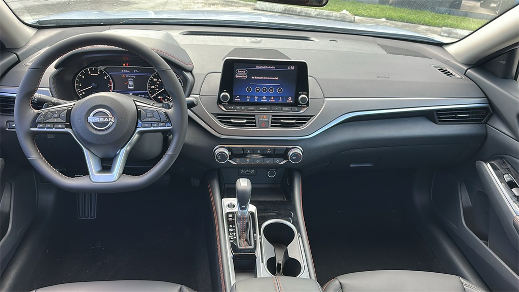 2025 Nissan Altima SR photo 11