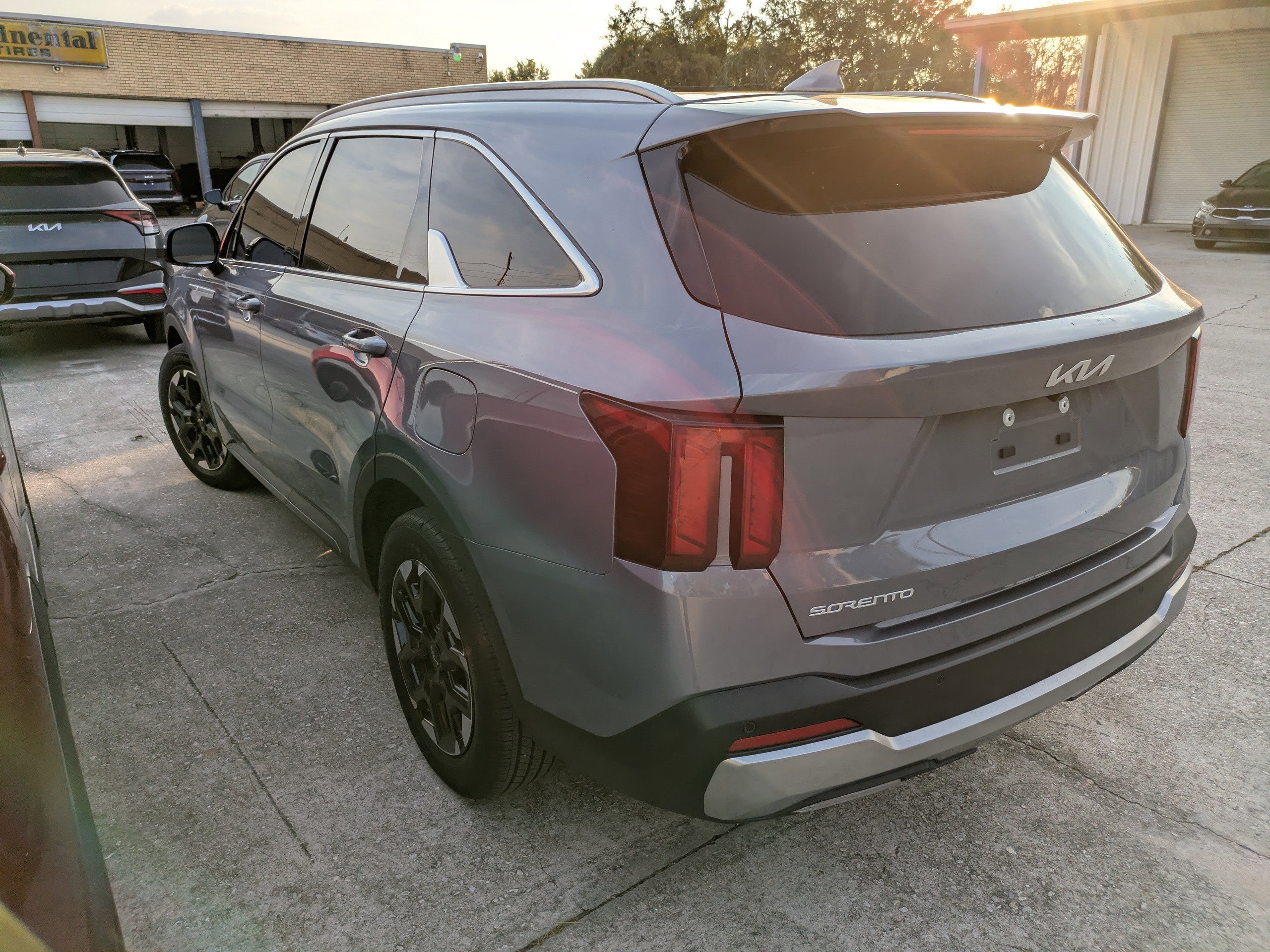 2025 Kia Sorento S photo 2