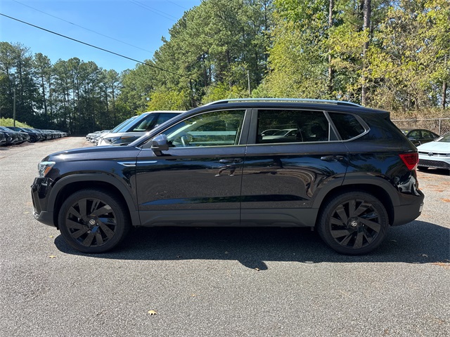 2024 Volkswagen Taos SE photo 2