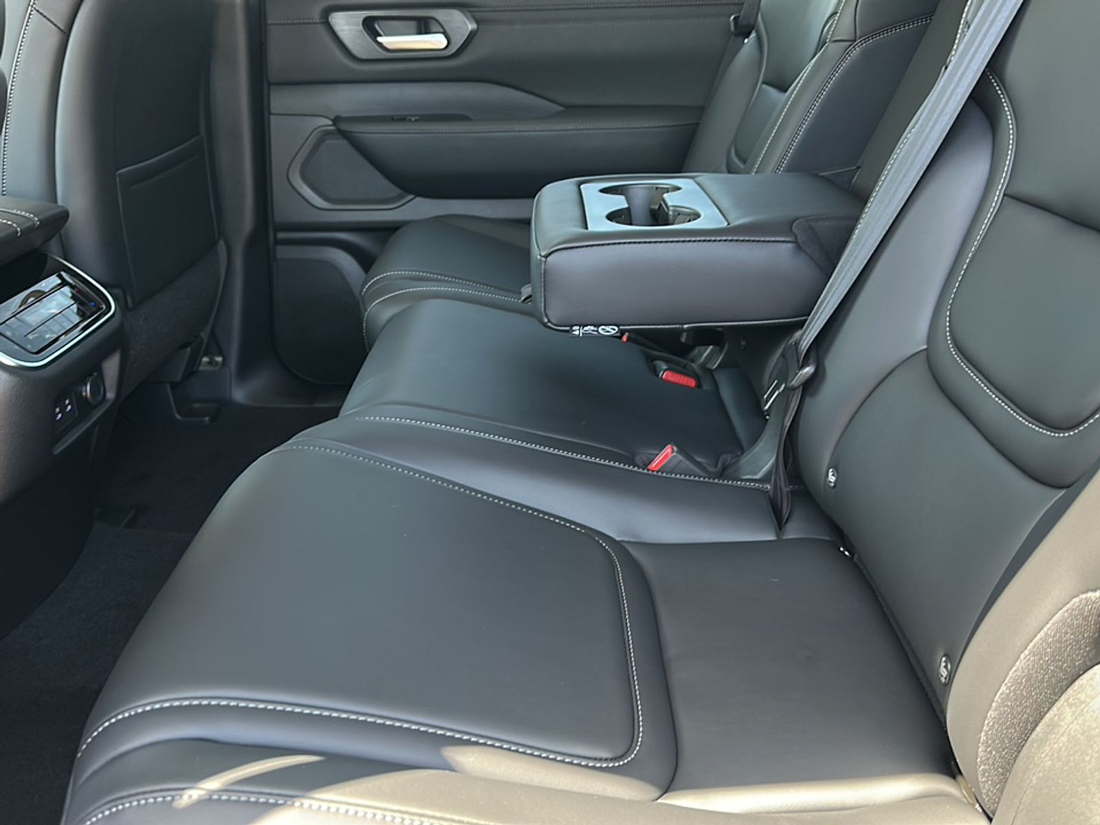 2025 Nissan Armada SV photo 7