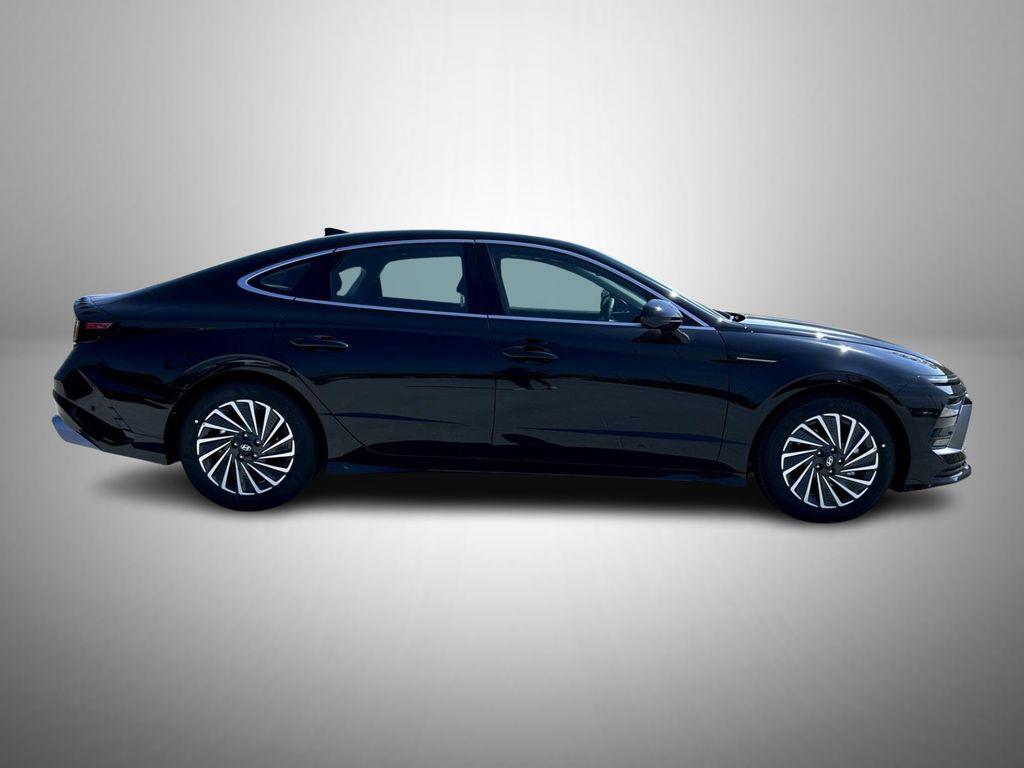 2025 Hyundai Sonata Hybrid Limited photo 4