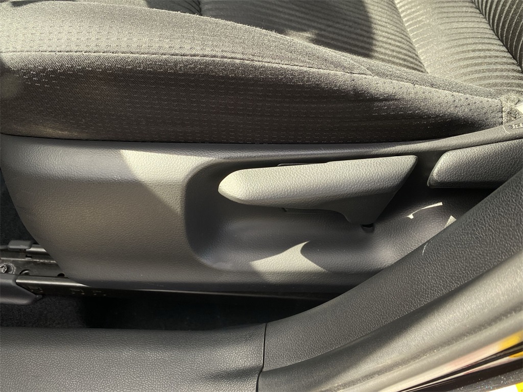 2021 Toyota Prius Prime LE photo 14