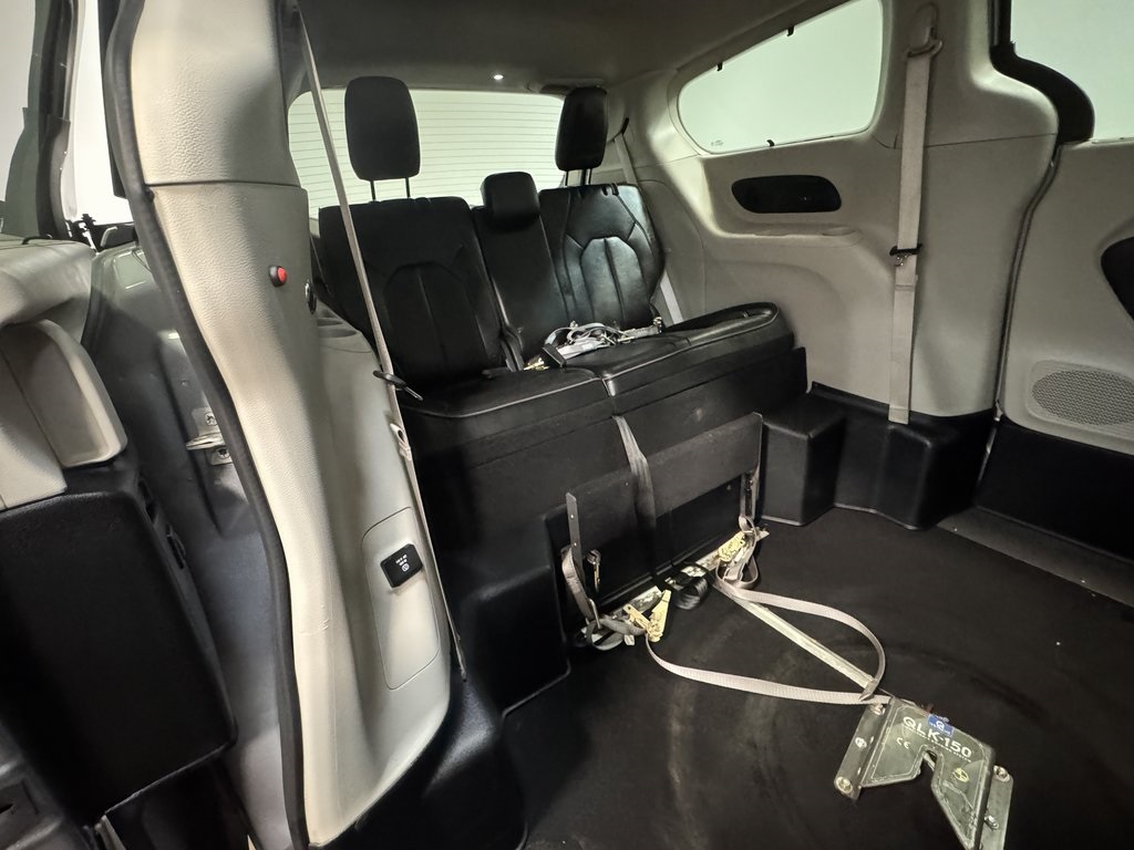 2018 Chrysler Pacifica Limited photo 17