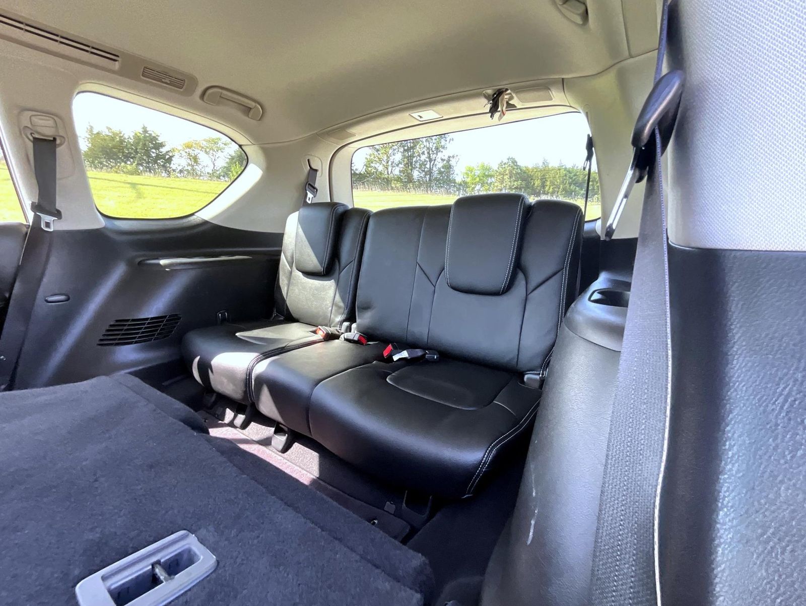 2019 Nissan Armada SV photo 17