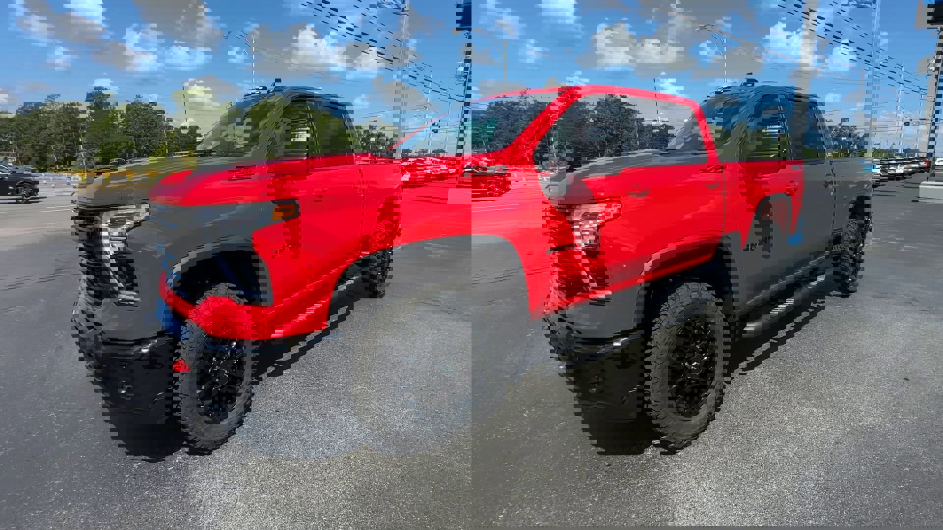2025 Chevrolet Silverado 2500HD LT photo 4
