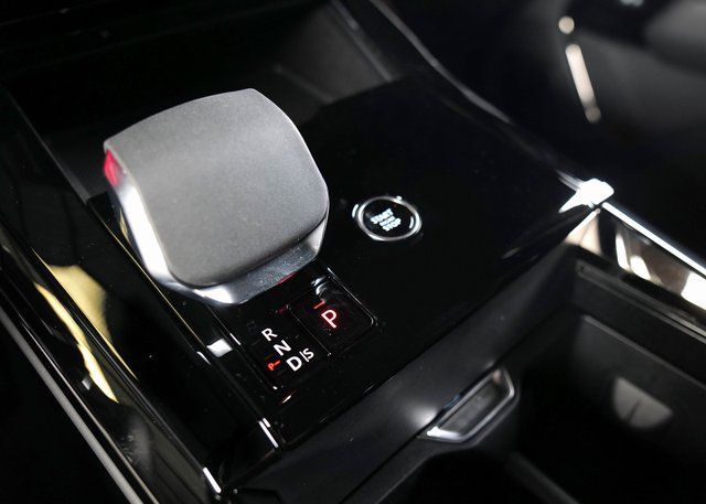 2025 Land Rover Range Rover Sport SE photo 16
