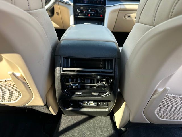 2023 Jeep Cherokee 4xe photo 32