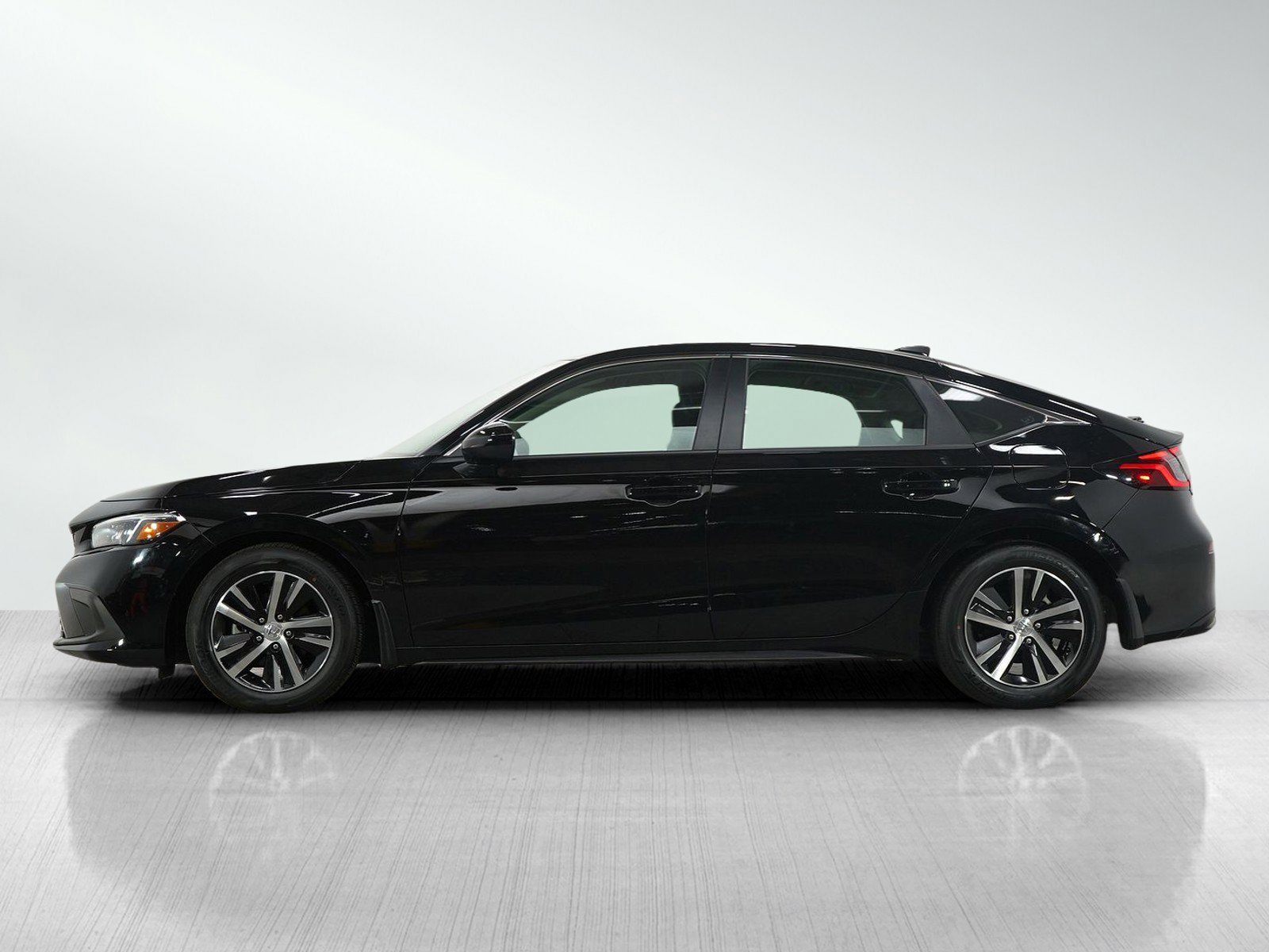 Used 2024 Honda Civic Hatchback LX with VIN 19XFL2H58RE031028 for sale in Burnsville, Minnesota