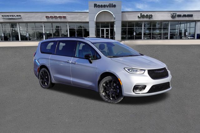 2026 Chrysler Pacifica Limited's photo