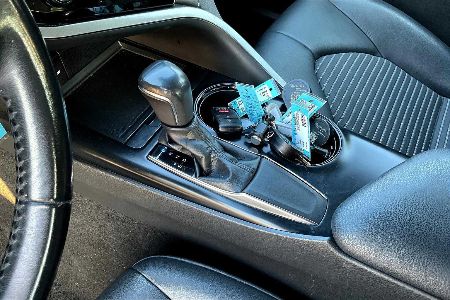 2019 Toyota Camry SE photo 14