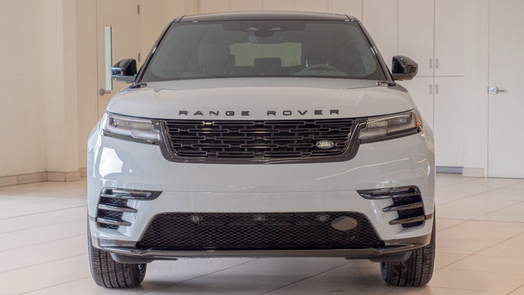 2025 Land Rover Range Rover Velar SE photo 2