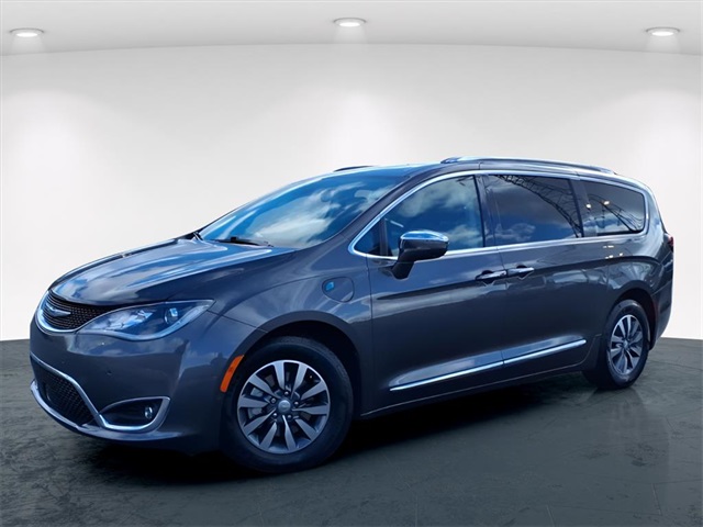 2020 Chrysler Pacifica Hybrid Limited's photo
