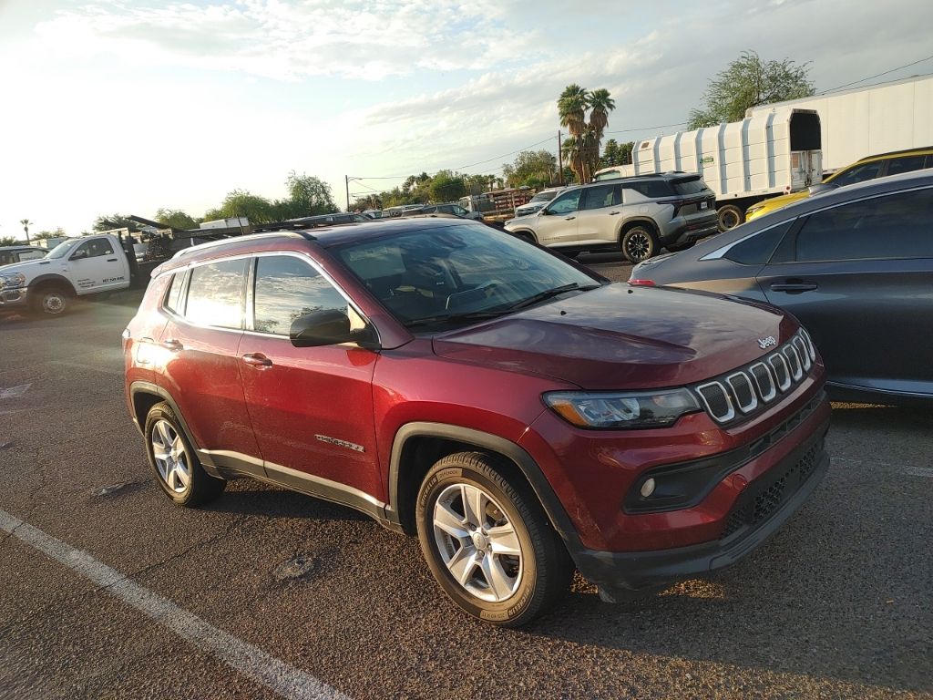 2022 Jeep Compass Latitude photo 2