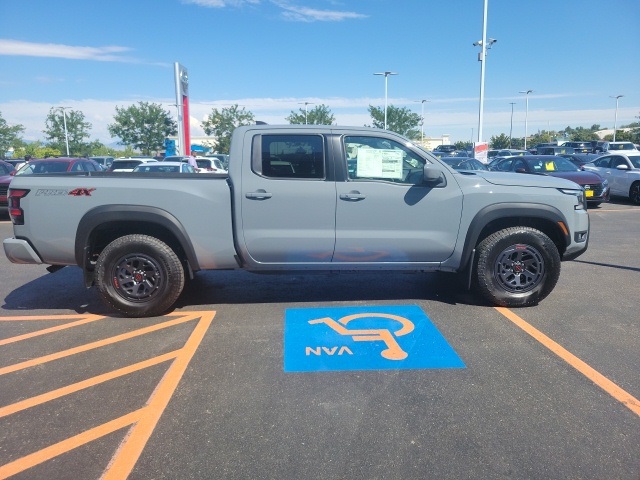2025 Nissan Frontier PRO-4X photo 4