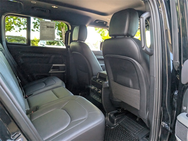 2023 Land Rover Defender 110 S photo 13