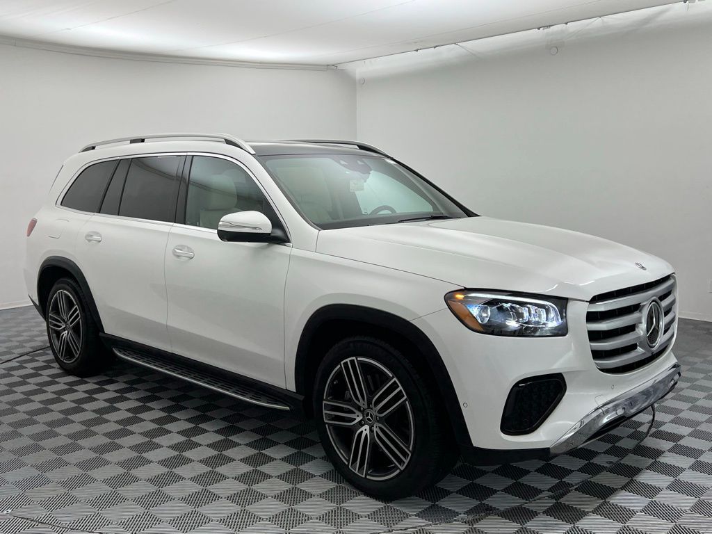 2024 Mercedes Benz GLS 450 4MATIC photo 3