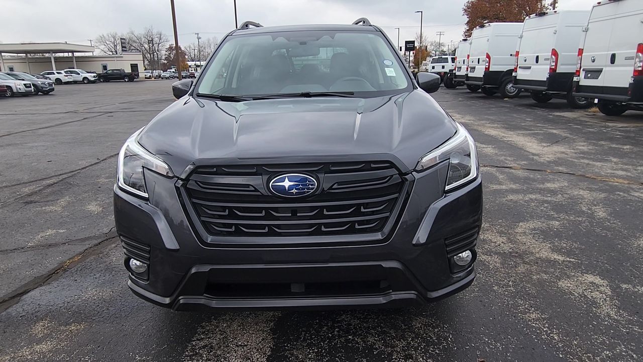 2023 Subaru Forester Premium photo 3