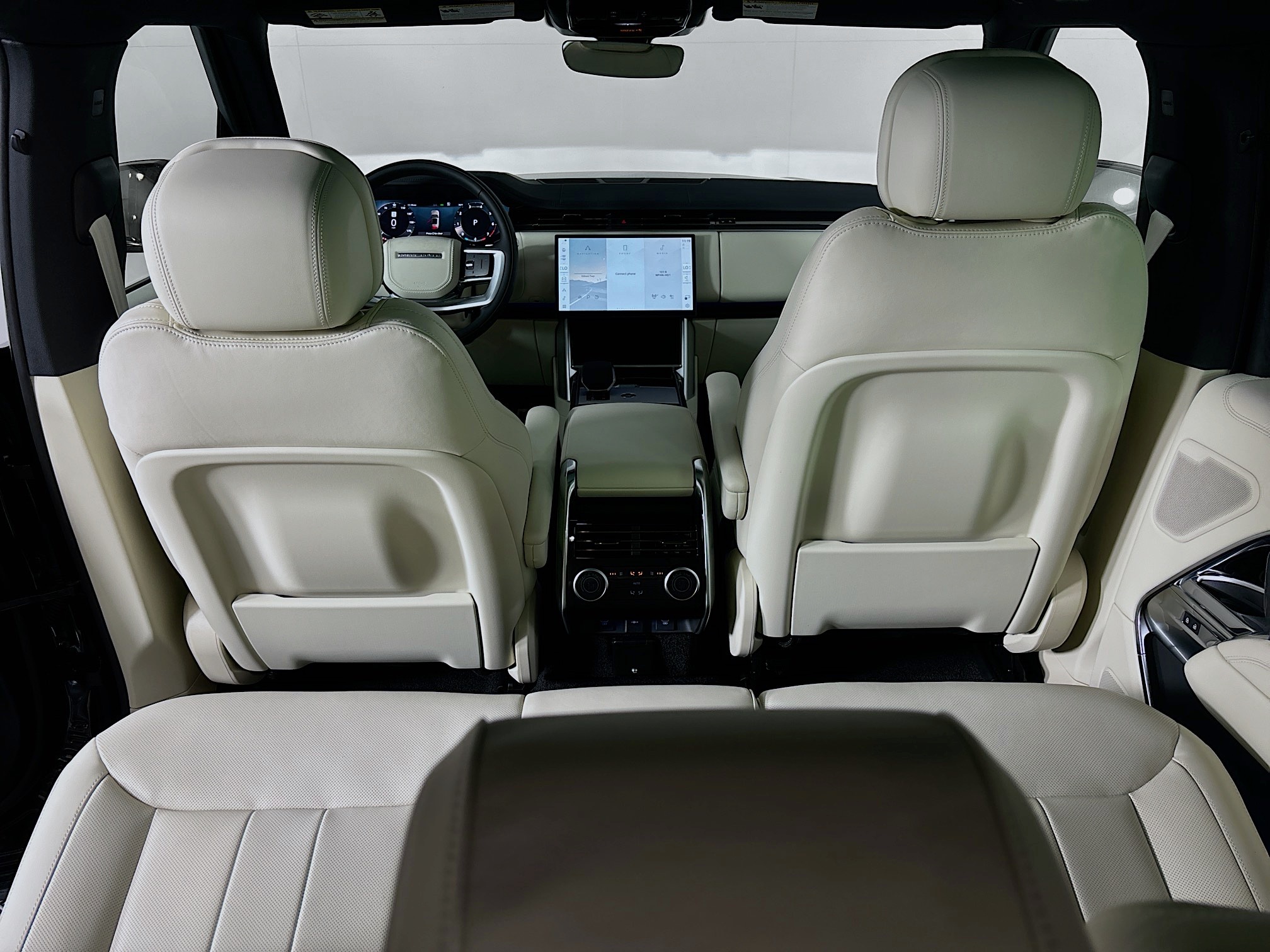 2025 Land Rover Range Rover SE photo 23