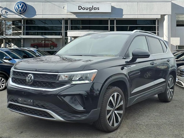 2024 Volkswagen Taos SE's photo