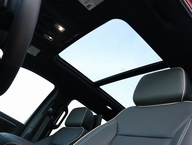 2025 Chevrolet Suburban Premier photo 21
