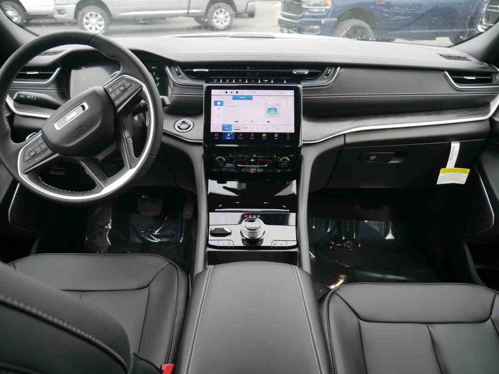 2025 Jeep Cherokee 4xe photo 4