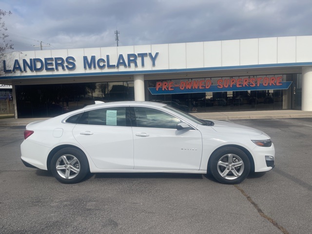 2024 Chevrolet Malibu 1LT photo 2