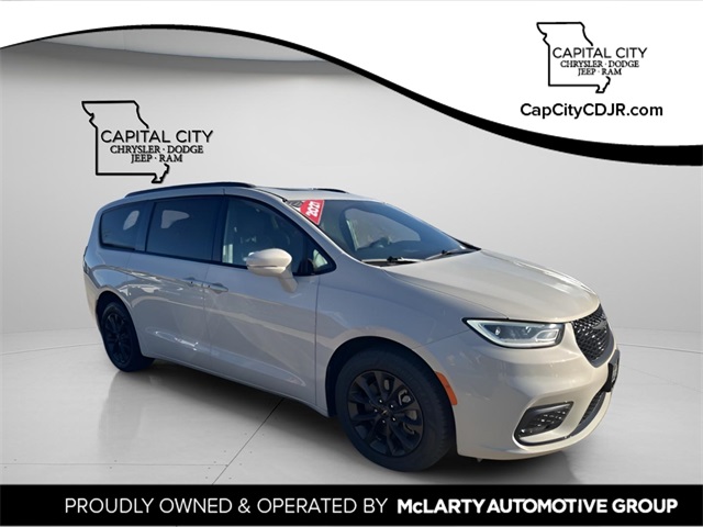 2021 Chrysler Pacifica Limited's photo