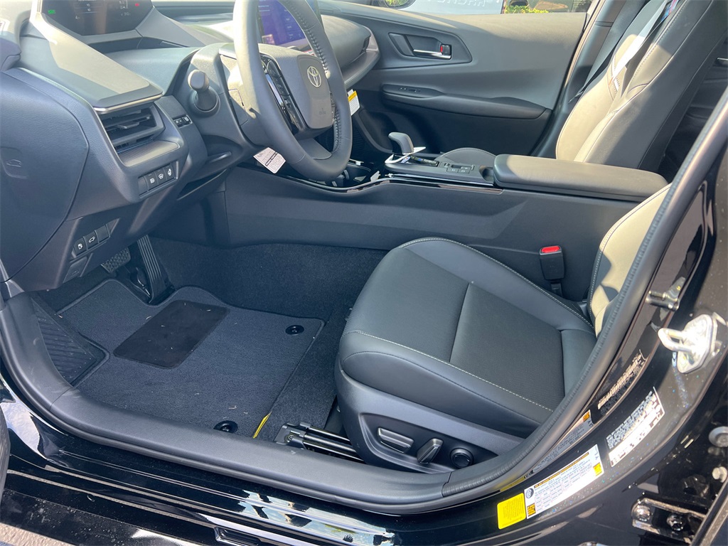 2025 Toyota Prius Limited photo 9
