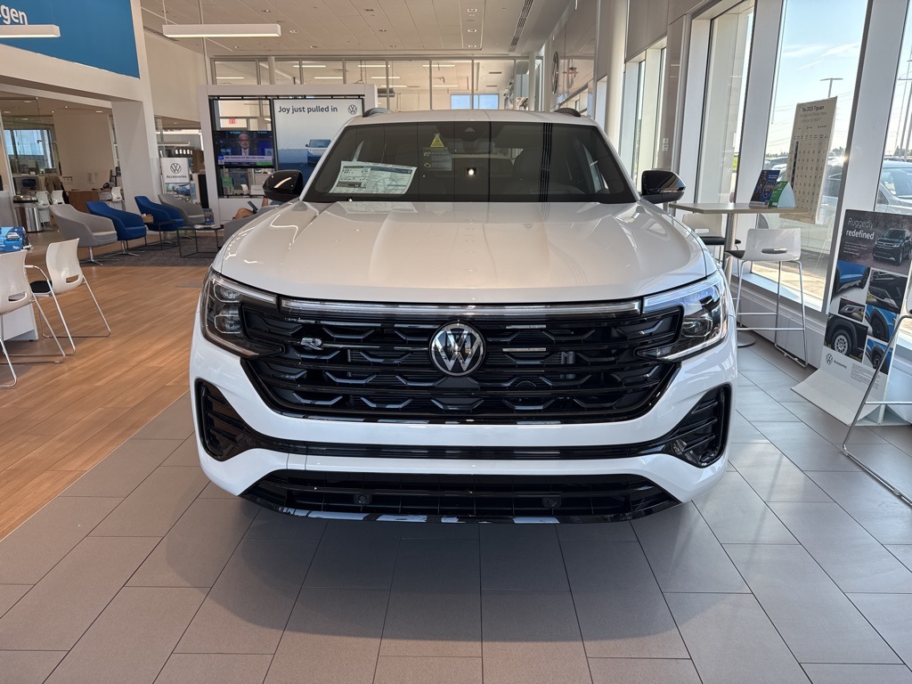 2026 Volkswagen Atlas Cross Sport SEL R-Line photo 2